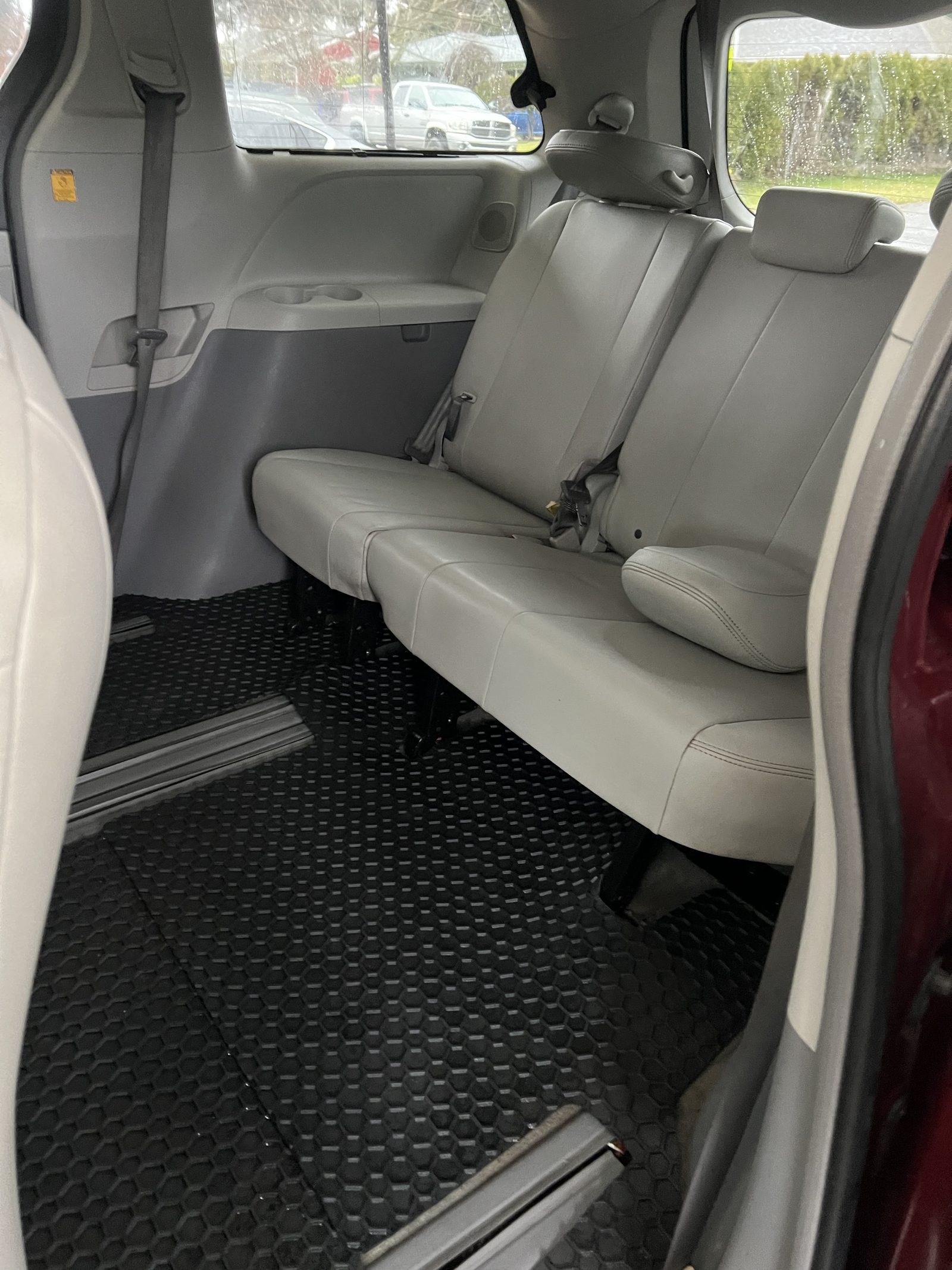 Same minivan floor cleaned and detailed